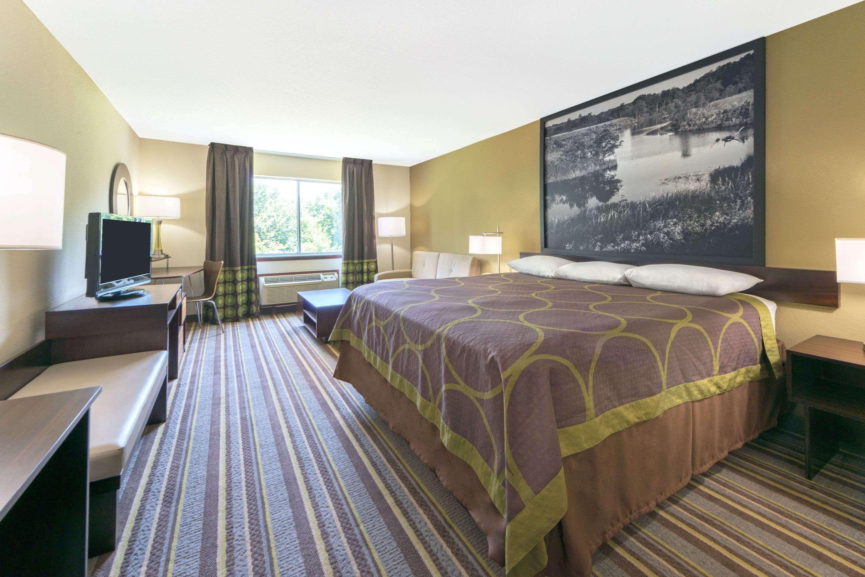 Super 8 By Wyndham Perry Hotell Exteriör bild