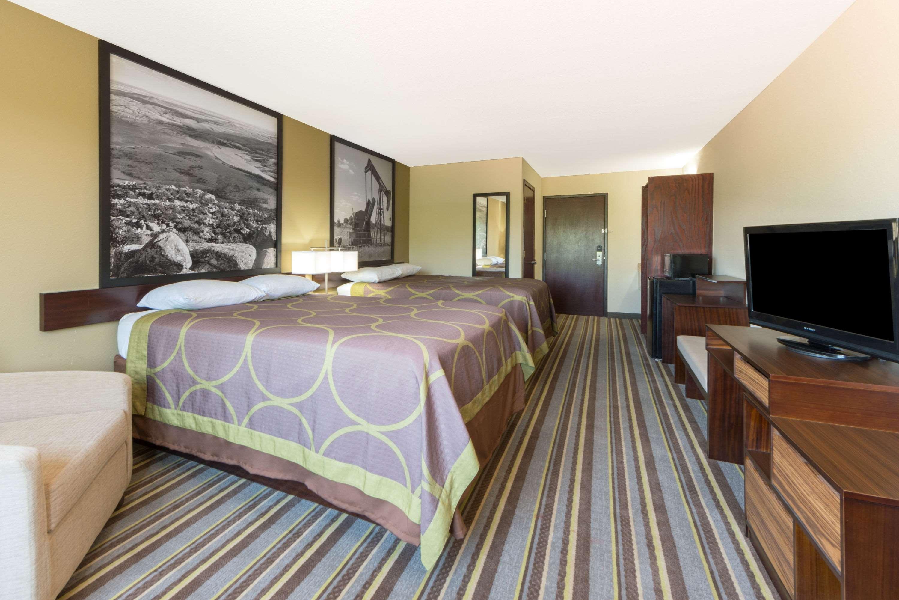 Super 8 By Wyndham Perry Hotell Exteriör bild