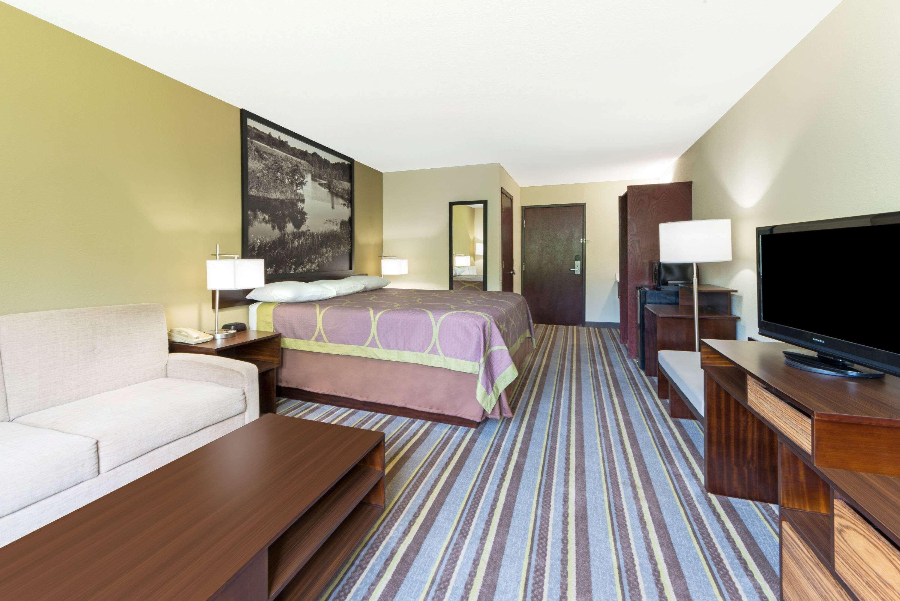 Super 8 By Wyndham Perry Hotell Exteriör bild