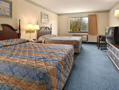 Super 8 By Wyndham Perry Hotell Exteriör bild